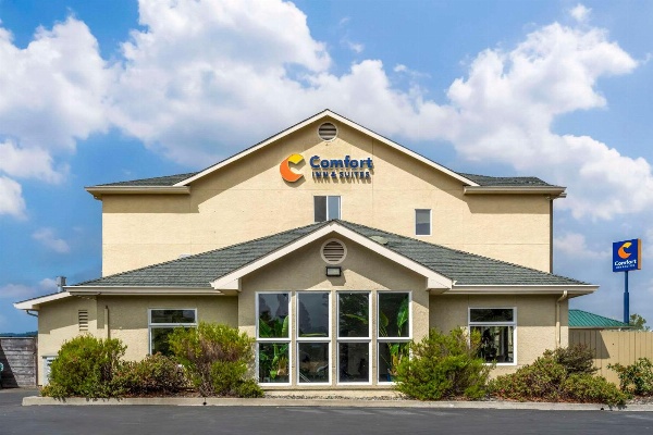 Comfort Inn & Suites Redwood Country image 1