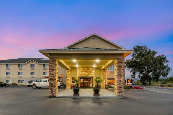 Comfort Inn & Suites Redwood Country image 7
